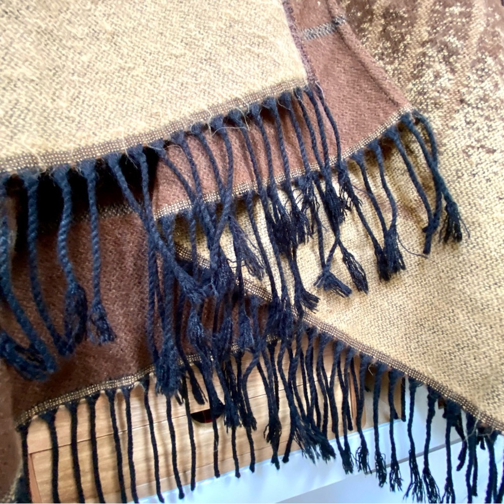 Earthy colours boho Cape w country equestrian cabin vibe - Picture 4 of 9
